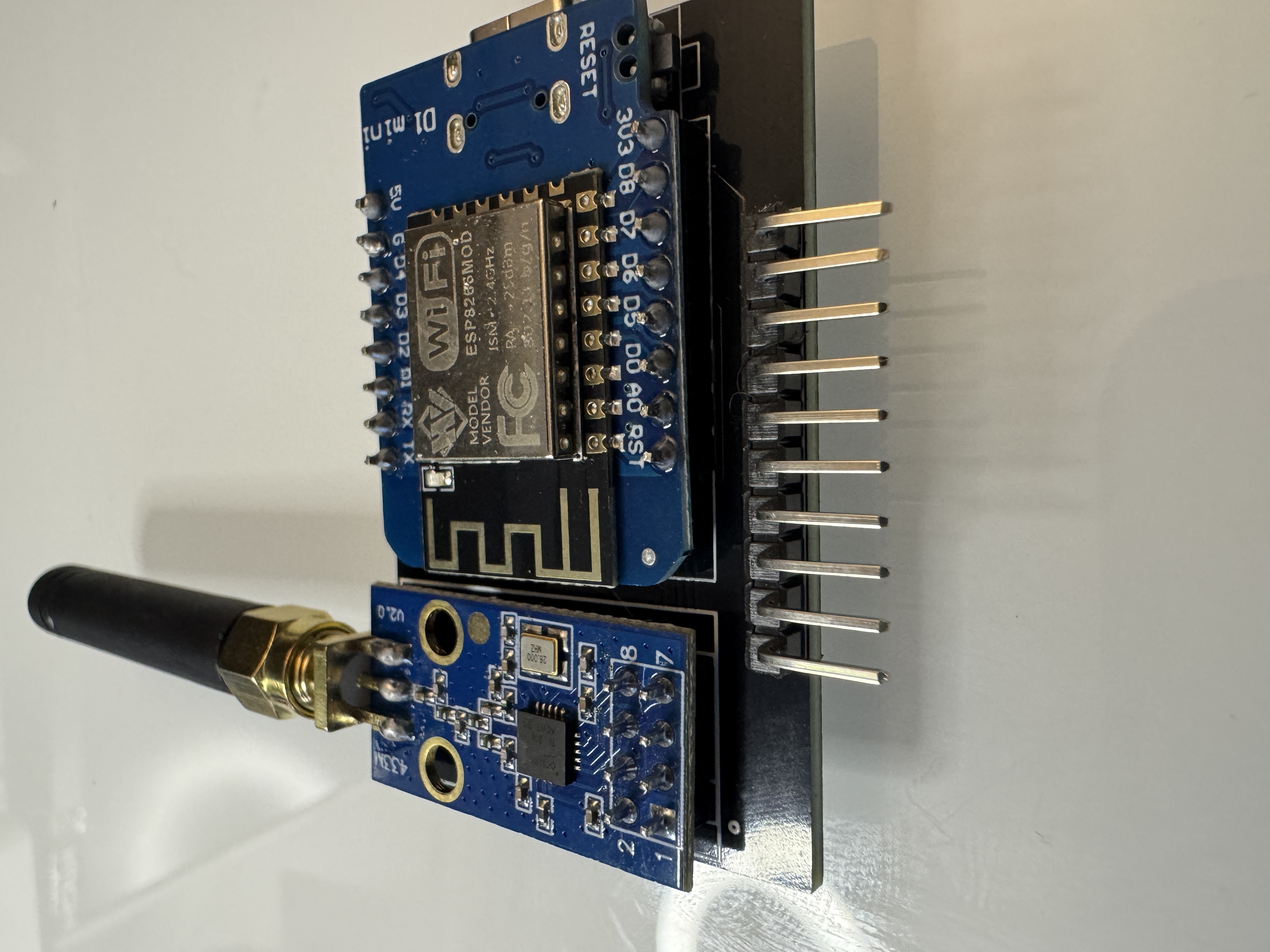 Wifi and Bluetooth jammer made with an esp32 and nrf24l01+pa+lna modules.