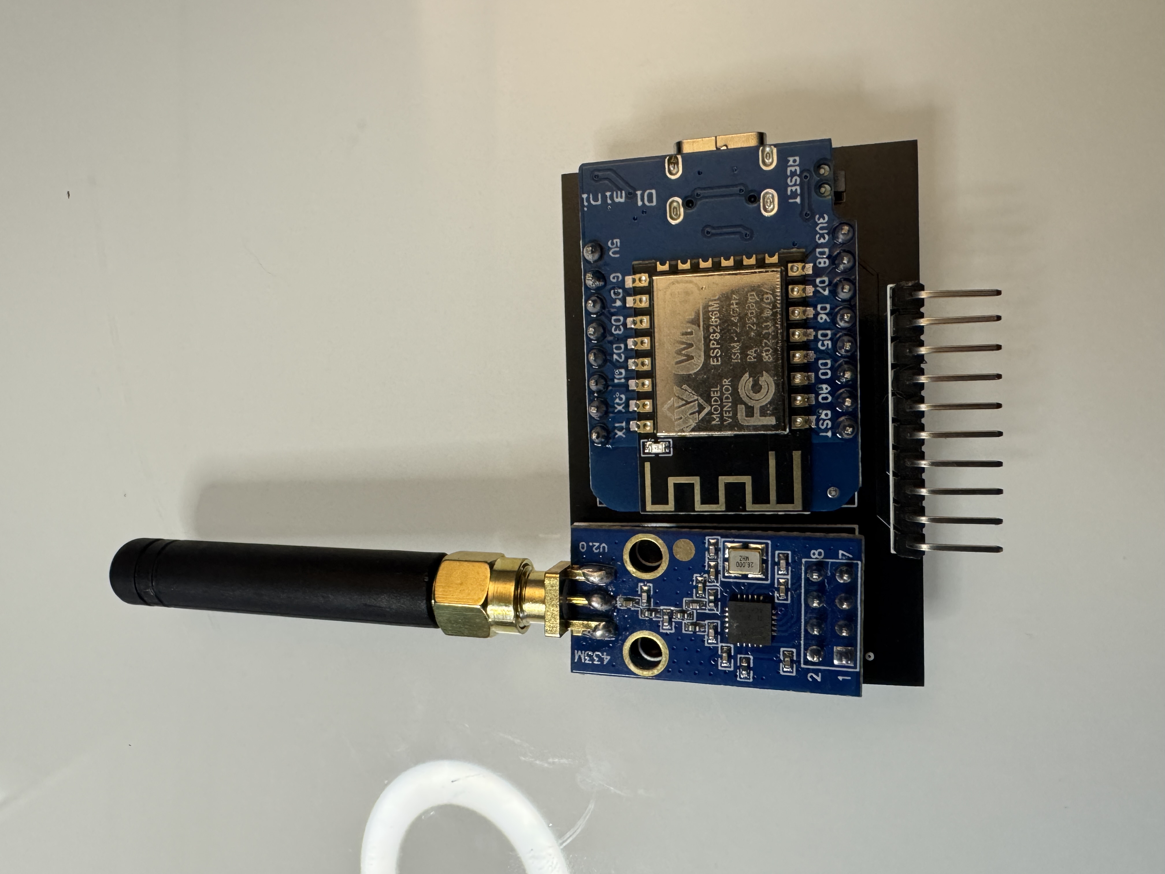 Wifi and Bluetooth jammer made with an esp32 and nrf24l01+pa+lna modules.