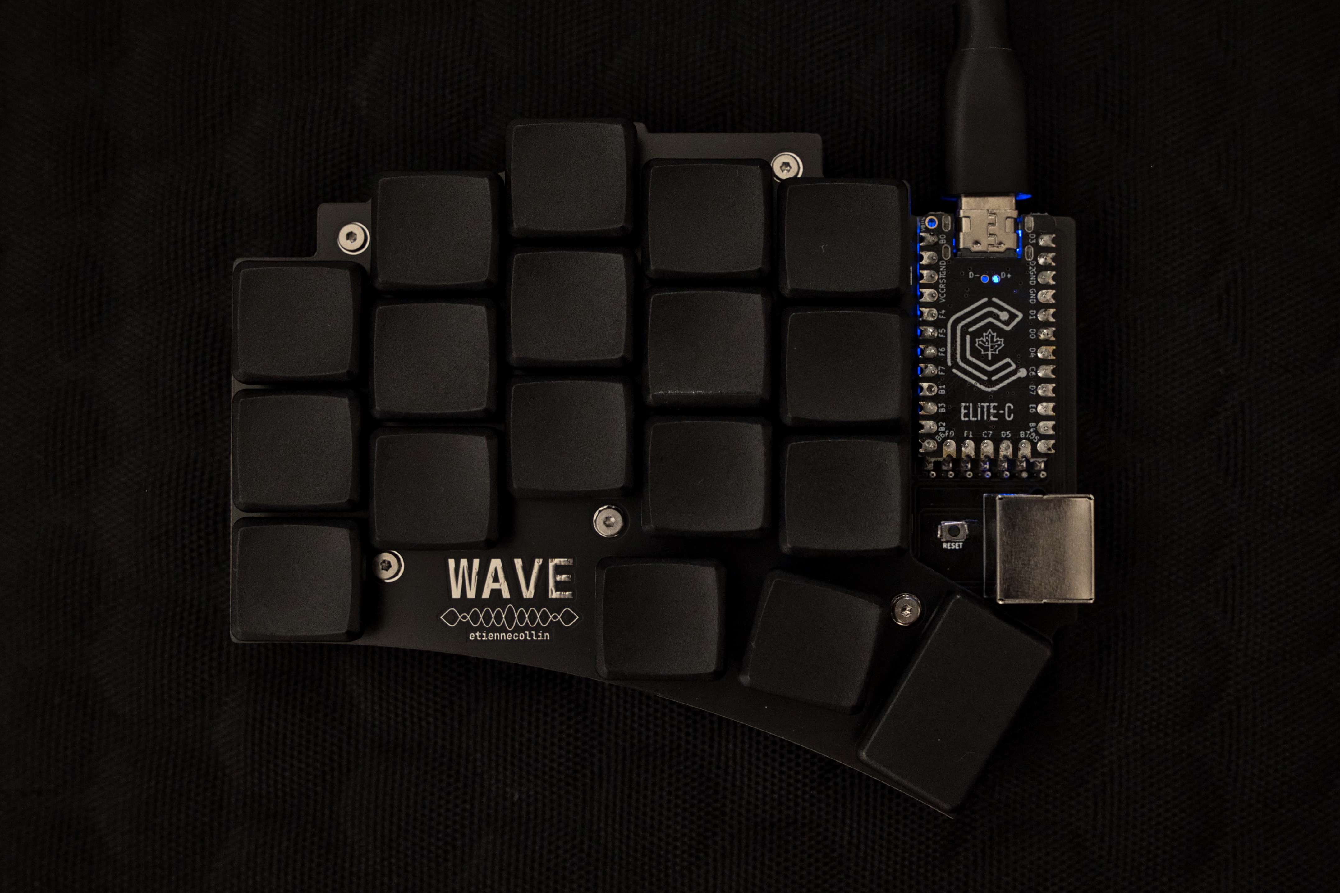 Wave v0.0.1 + MBK Blank Keycaps Image