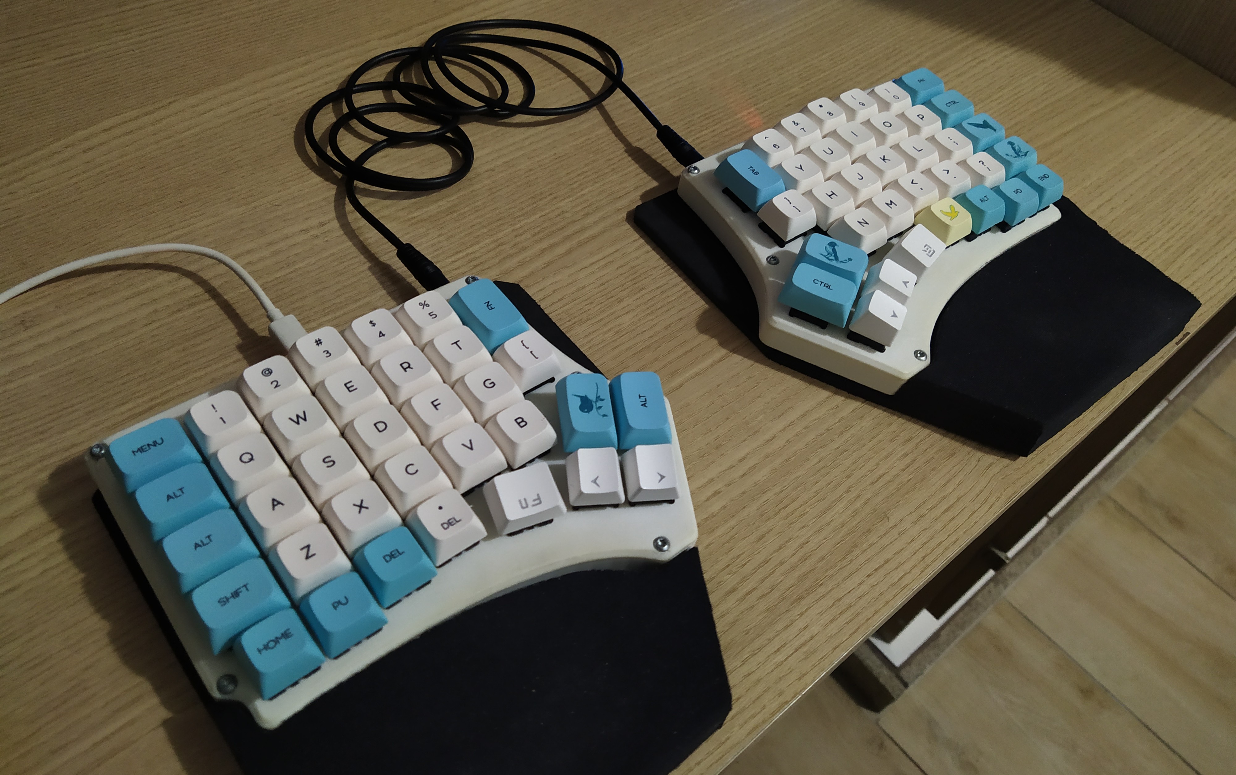 ./build-log/14.new-keycaps.jpg