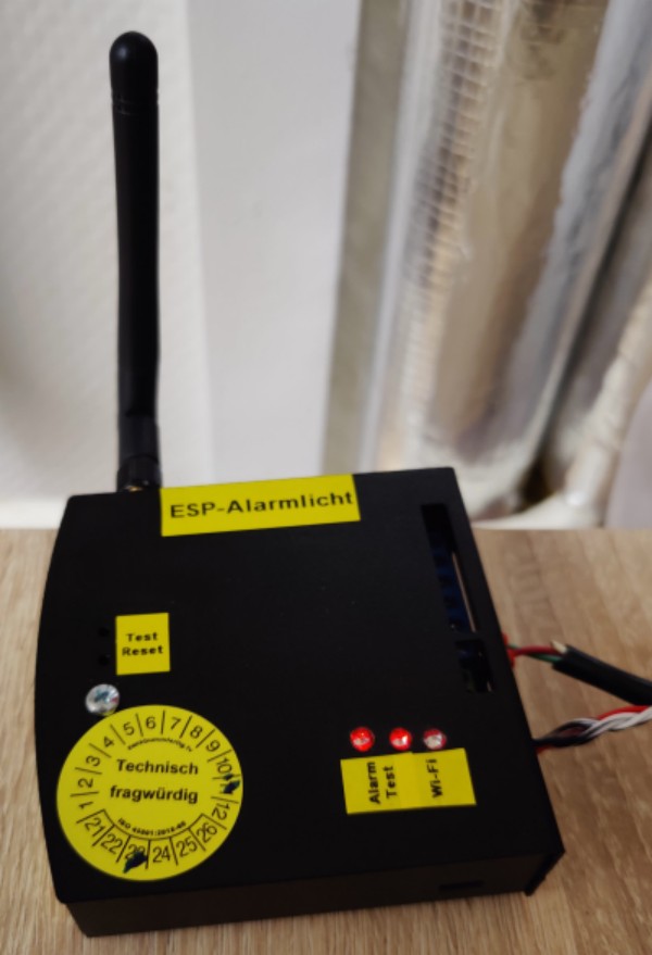 esp-alarmlicht nur echt mit loet.bar sticker