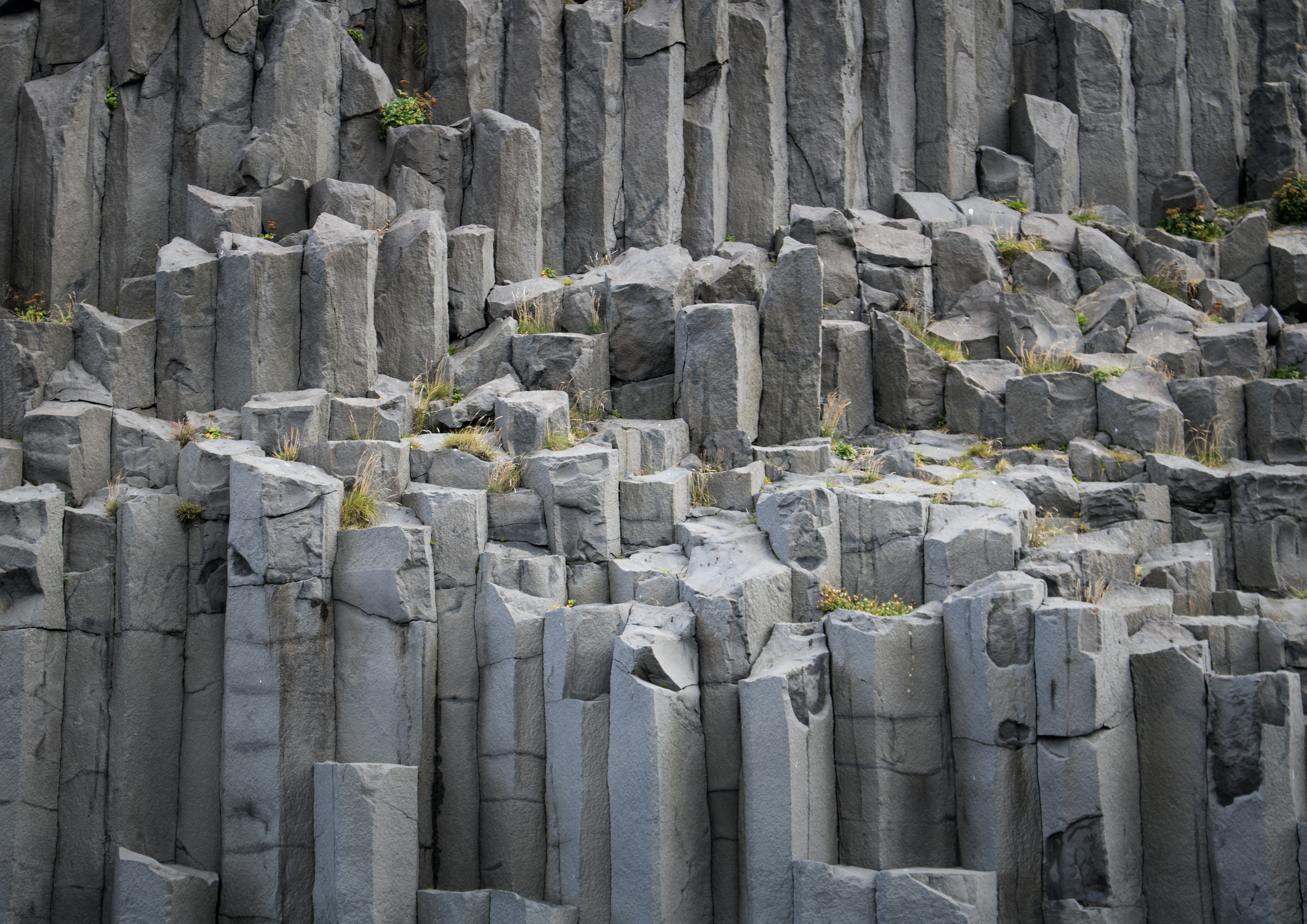 basalt_formations_reynisfjara_basalt_ik_jonathan_larson