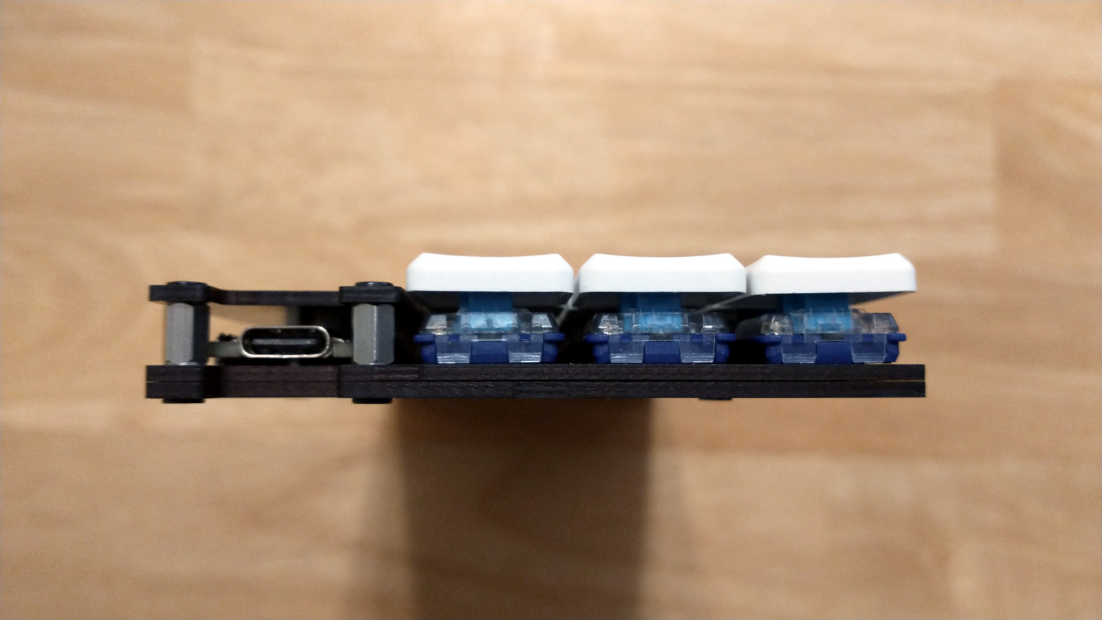 Fract keyboard from an edge side view